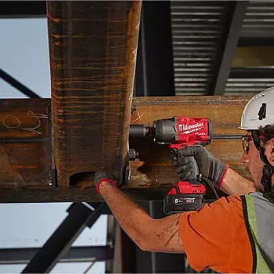 Milwaukee M18 FUEL™ ½″ ударен клуч со висок вртежен момент Milwaukee M18 FUEL™ ½″ ударен клуч со висок вртежен момент