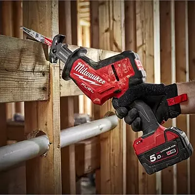 Milwaukee M18 FUEL™ реципрочна пила 22мм. Milwaukee M18 FUEL™ реципрочна пила 22мм.