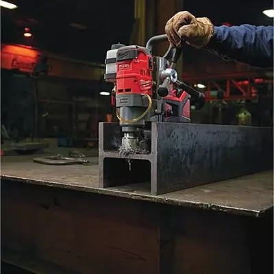 Milwaukee M18 FUEL™ магнетна преса за дупчење со постојан магнет Milwaukee M18 FUEL™ магнетна преса за дупчење со постојан магнет