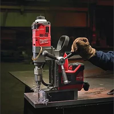 Milwaukee M18 FUEL™ магнетна преса за дупчење со постојан магнет Milwaukee M18 FUEL™ магнетна преса за дупчење со постојан магнет