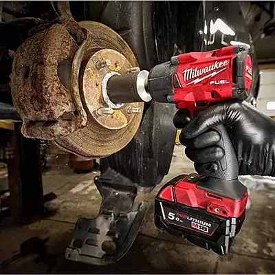 Milwaukee M18 FUEL™ ½″ ударен клуч со среден вртежен момент Milwaukee M18 FUEL™ ½″ ударен клуч со среден вртежен момент
