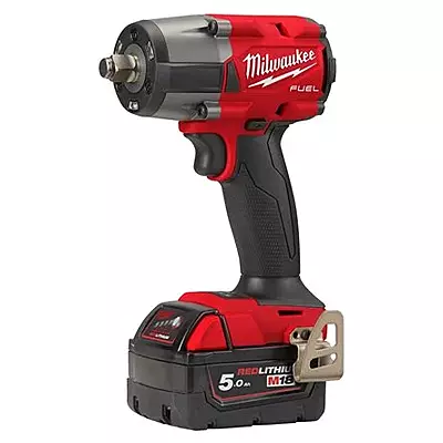 Milwaukee M18 FUEL™ ½″ ударен клуч со среден вртежен момент Milwaukee M18 FUEL™ ½″ ударен клуч со среден вртежен момент