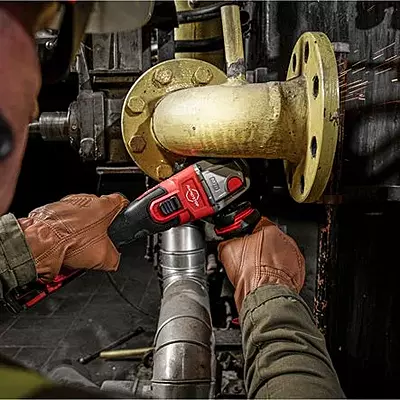 Milwaukee M18 FUEL™ ONE-KEY™ 125 mm аголна брусалка Milwaukee M18 FUEL™ ONE-KEY™ 125 mm аголна брусалка