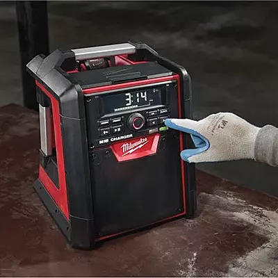Milwaukee M18™ радио и полнач со Bluetooth® Milwaukee M18™ радио и полнач со Bluetooth®